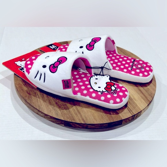 Hello Kitty Women’s M6-7 Pink & White Slippers - NWT - Fast Shipping - Picture 6 of 8
